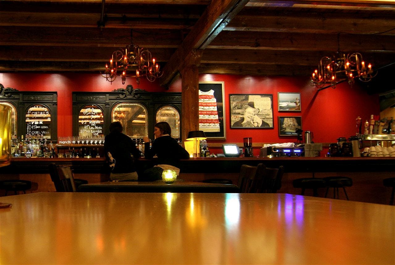 Mirror Lounge & Club